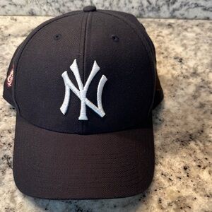 Navy New York Yankees Logo Baseball Cap